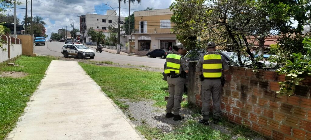 Motorista se perde e cruza reto
