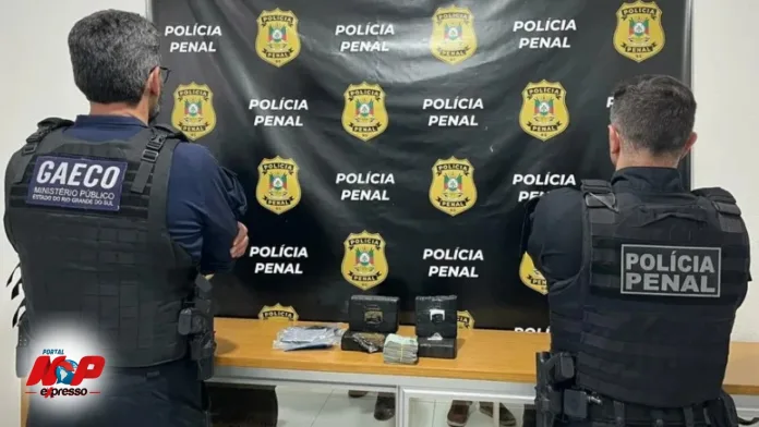 Policial penal é preso dentro de presídio com drogas, celulares e 18 mil
